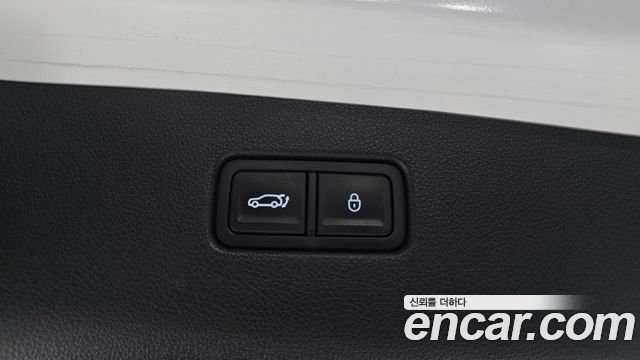 Genesis GV70 2022 — photo 33