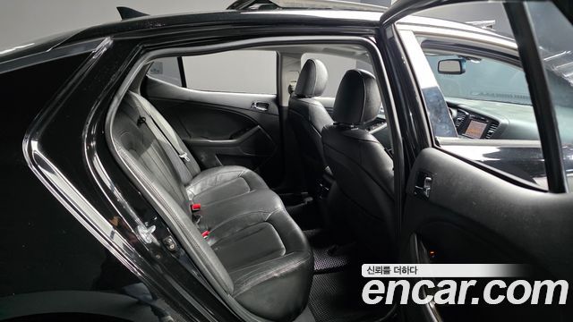 Kia K5 2011 — photo 12