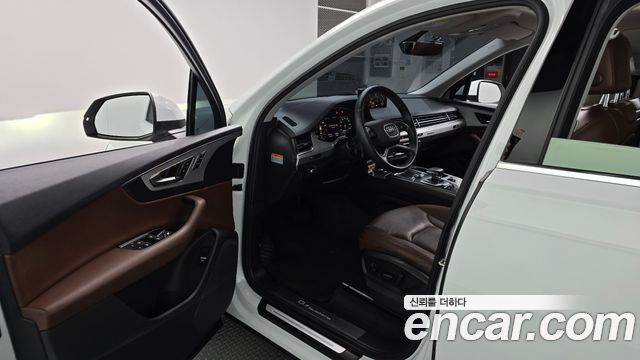 Audi Q7 2019 — photo 13