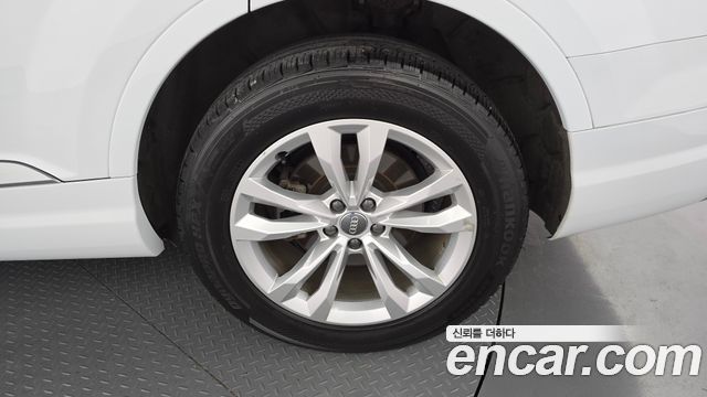 Audi Q7 2019 — photo 7