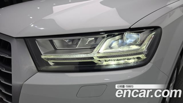Audi Q7 2019 — photo 8