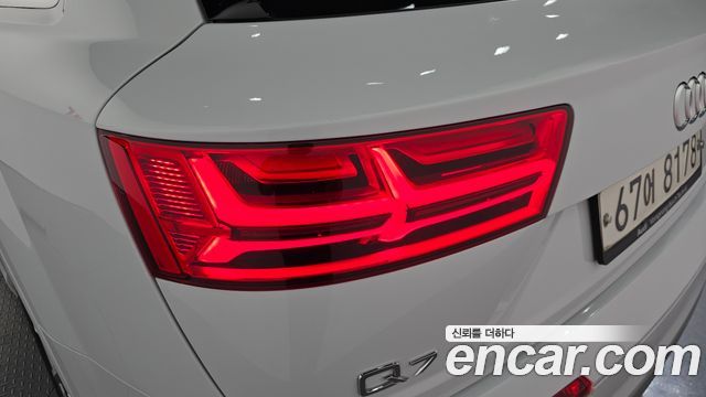 Audi Q7 2019 — photo 9