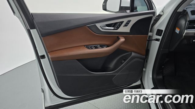 Audi Q7 2019 — photo 14