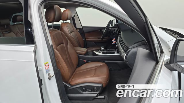 Audi Q7 2019 — photo 16
