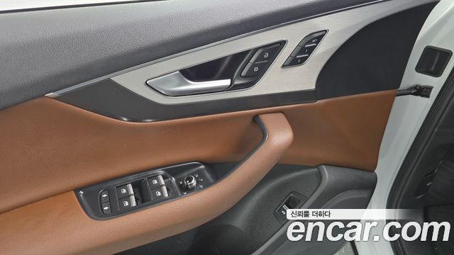 Audi Q7 2019 — photo 28
