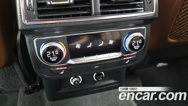 Audi Q7 2019 — photo 30