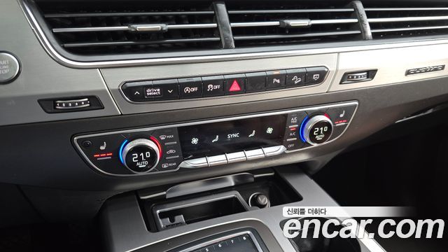 Audi Q7 2019 — photo 31