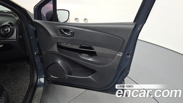 Renault Korea QM3 2017 — photo 14