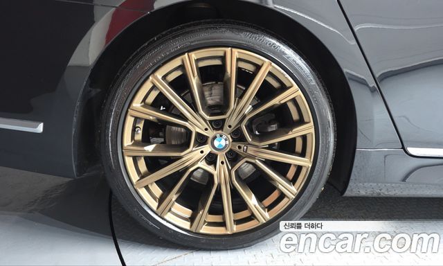 BMW 7-Series 2020 — photo 5