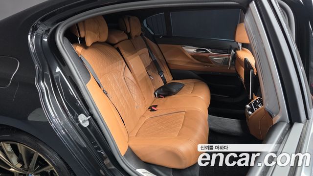 BMW 7-Series 2020 — photo 17
