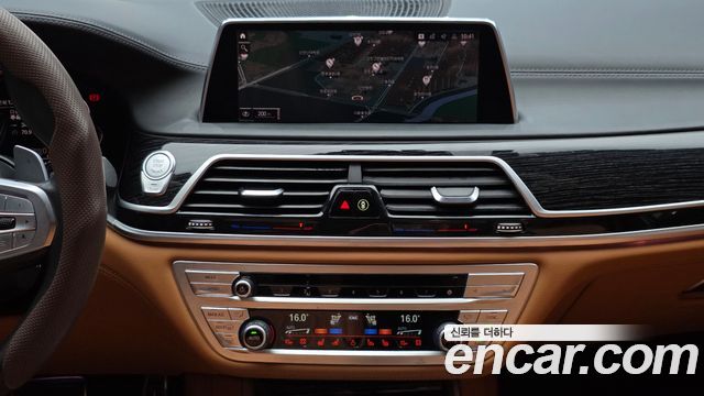 BMW 7-Series 2020 — photo 19