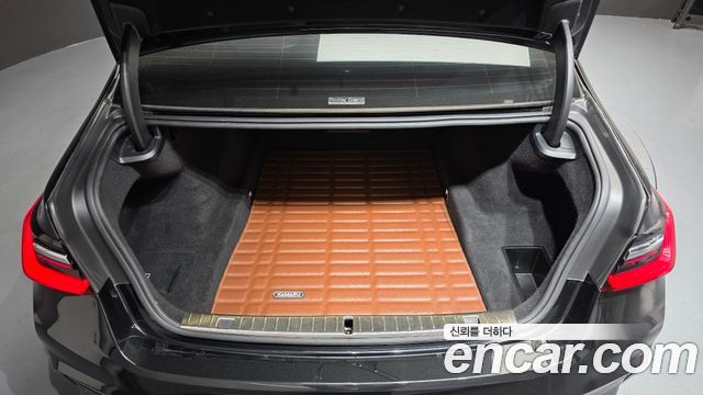 BMW 7-Series 2020 — photo 25