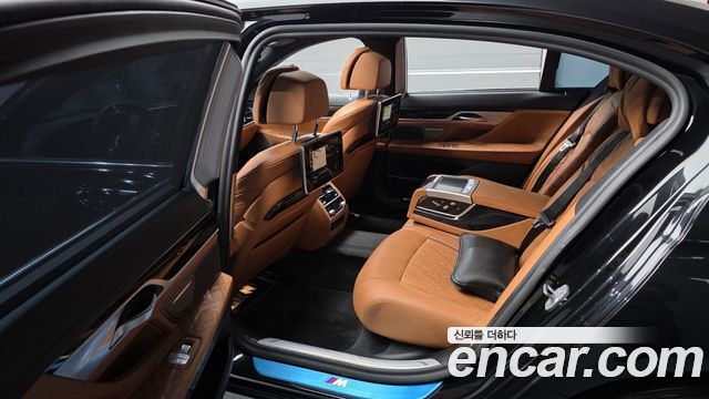 BMW 7-Series 2020 — photo 26