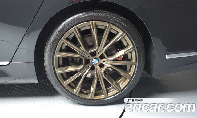BMW 7-Series 2020 — photo 7