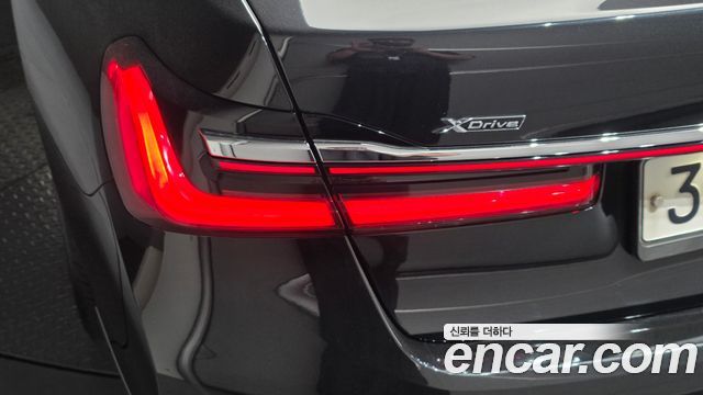BMW 7-Series 2020 — photo 9