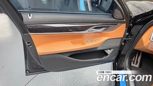 BMW 7-Series 2020 — photo 14