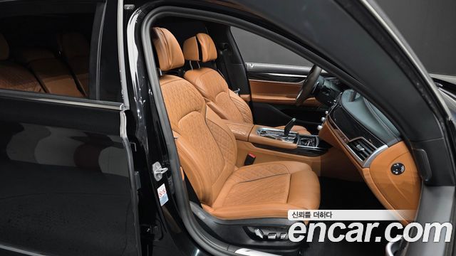 BMW 7-Series 2020 — photo 16