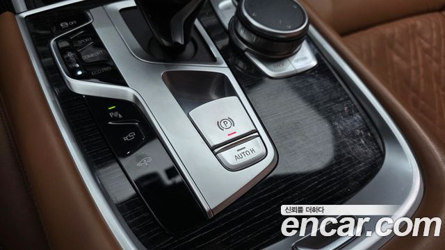 BMW 7-Series 2020 — photo 28