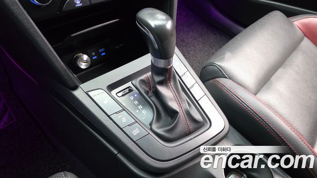 Hyundai AVANTE 2018 — photo 12
