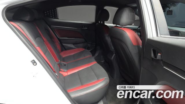 Hyundai AVANTE 2018 — photo 18
