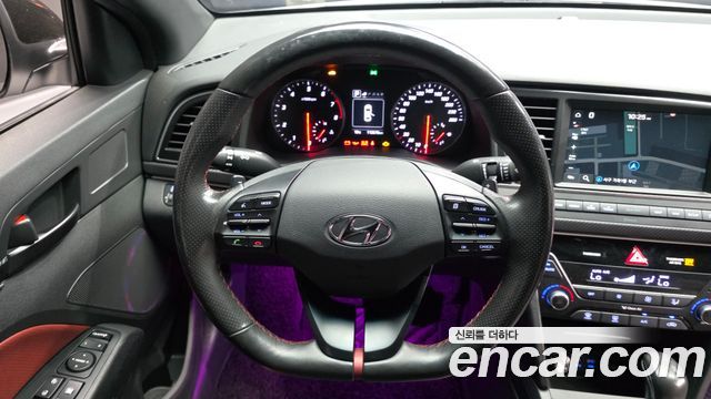 Hyundai AVANTE 2018 — photo 19