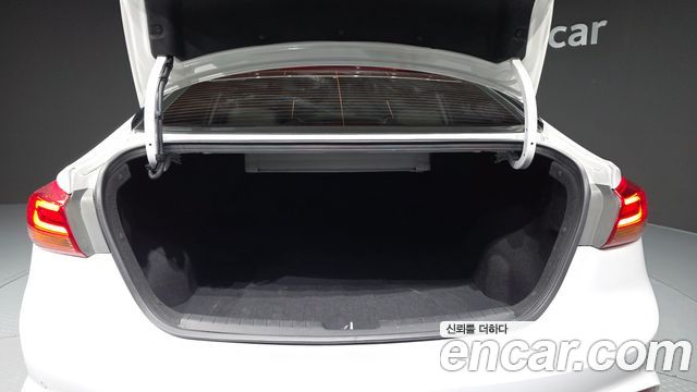 Hyundai AVANTE 2018 — photo 26