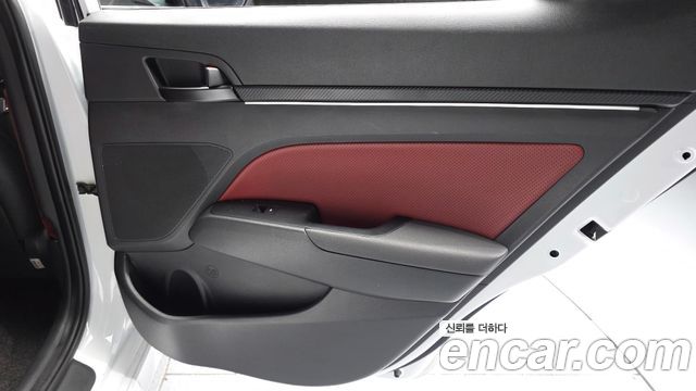 Hyundai AVANTE 2018 — photo 15