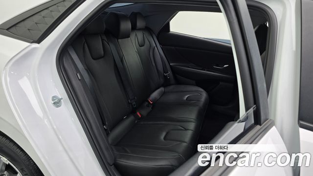 Hyundai AVANTE 2024 — photo 16