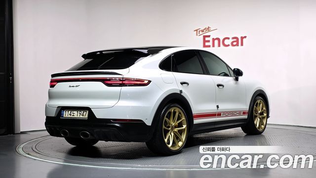 Porsche Cayenne 2022 — photo 2