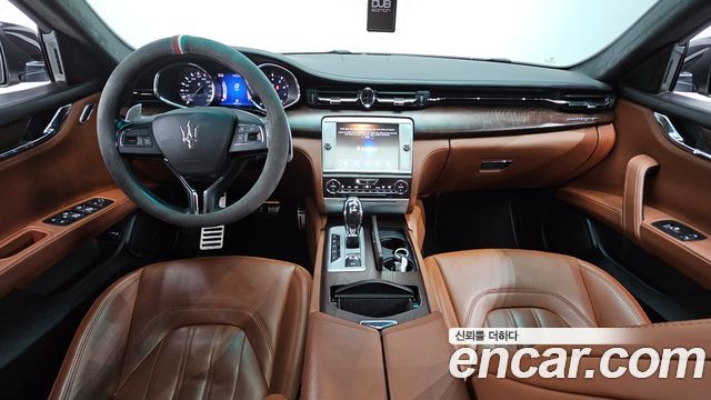 Maserati Quattroporte 2016 — photo 10