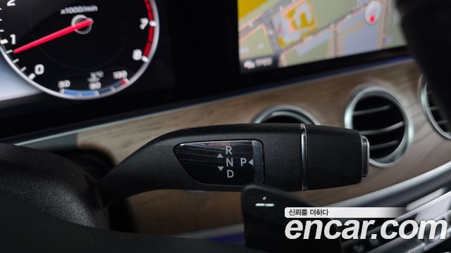 Mercedes-Benz E-Class 2020 — photo 9