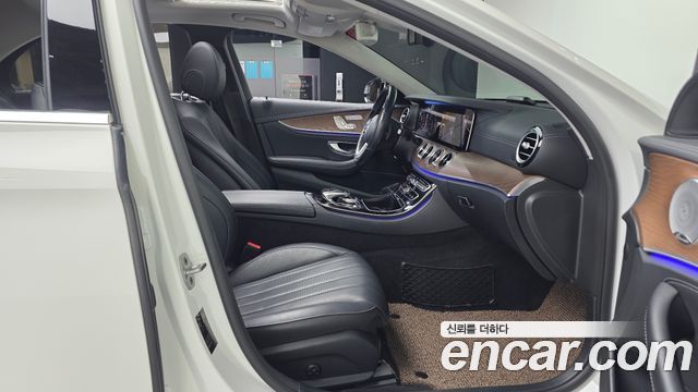Mercedes-Benz E-Class 2020 — photo 11