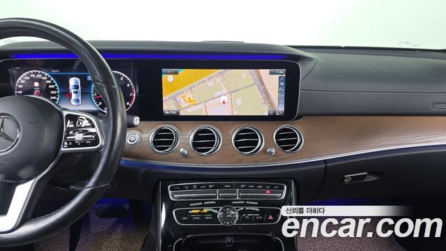 Mercedes-Benz E-Class 2020 — photo 14