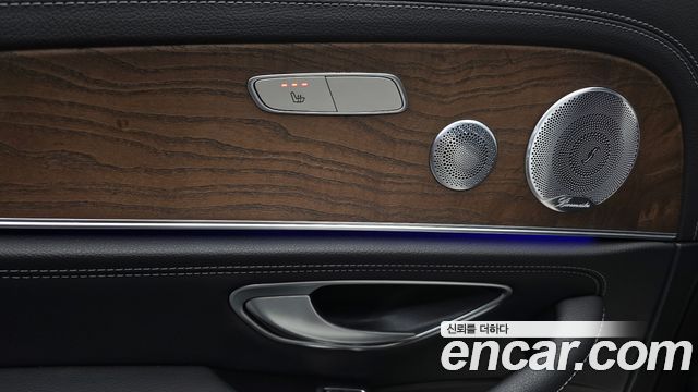 Mercedes-Benz E-Class 2020 — photo 18