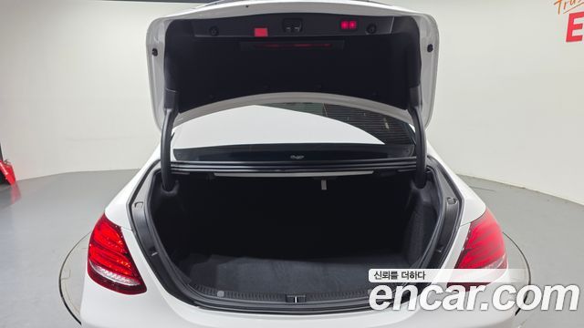 Mercedes-Benz E-Class 2020 — photo 20