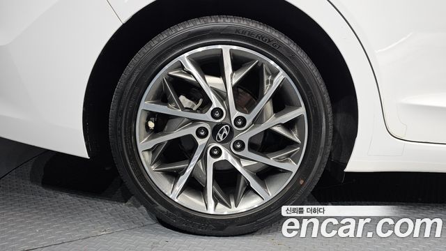 Hyundai AVANTE 2018 — photo 5