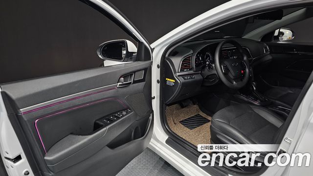 Hyundai AVANTE 2018 — photo 13