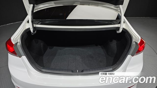 Hyundai AVANTE 2018 — photo 26