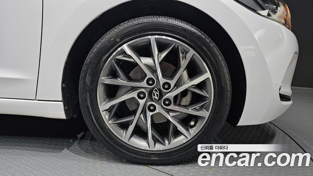 Hyundai AVANTE 2018 — photo 7