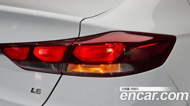 Hyundai AVANTE 2018 — photo 9