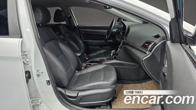 Hyundai AVANTE 2018 — photo 16