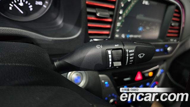 Hyundai AVANTE 2018 — photo 27