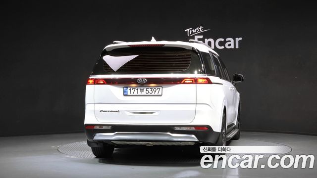 Kia Canival 2021 — photo 4