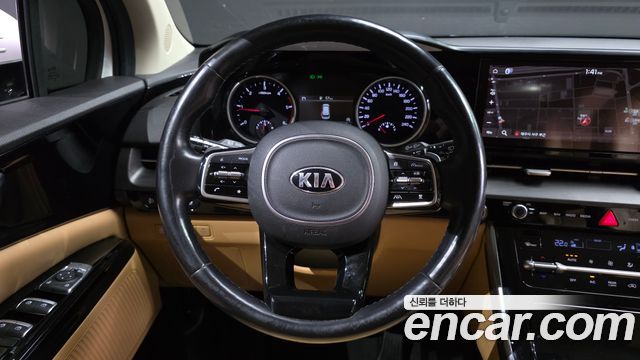 Kia Canival 2021 — photo 19