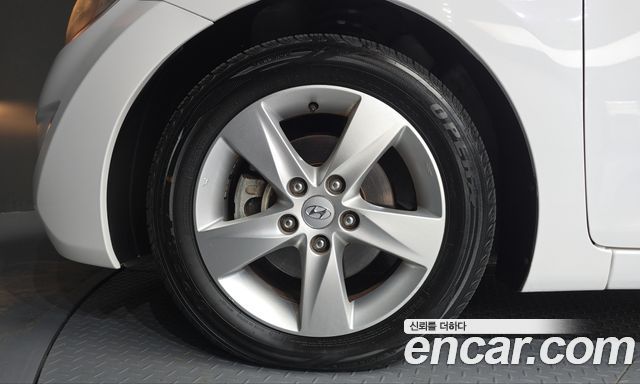 Hyundai AVANTE 2013 — photo 5