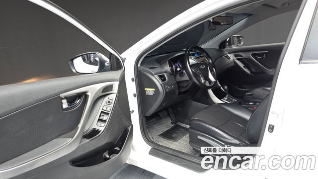 Hyundai AVANTE 2013 — photo 13