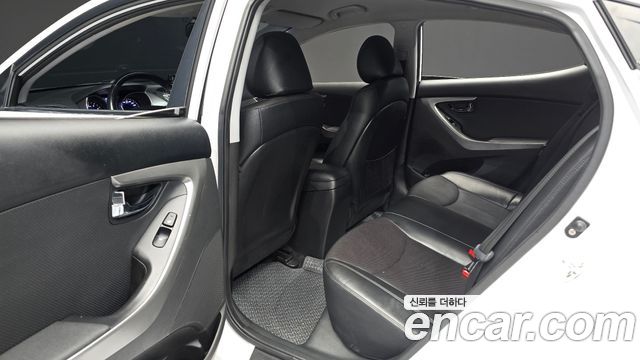 Hyundai AVANTE 2013 — photo 17