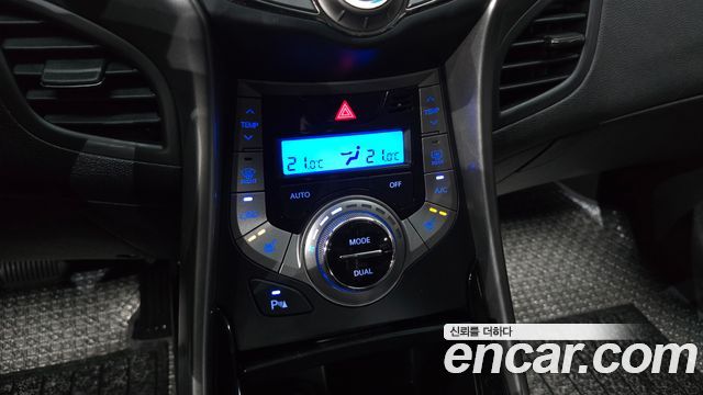 Hyundai AVANTE 2013 — photo 22
