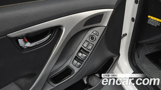 Hyundai AVANTE 2013 — photo 26