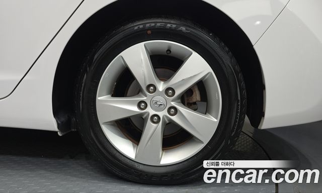Hyundai AVANTE 2013 — photo 7